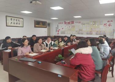 必赢电子游戏电子平台召开党员教师师德师风专题培训